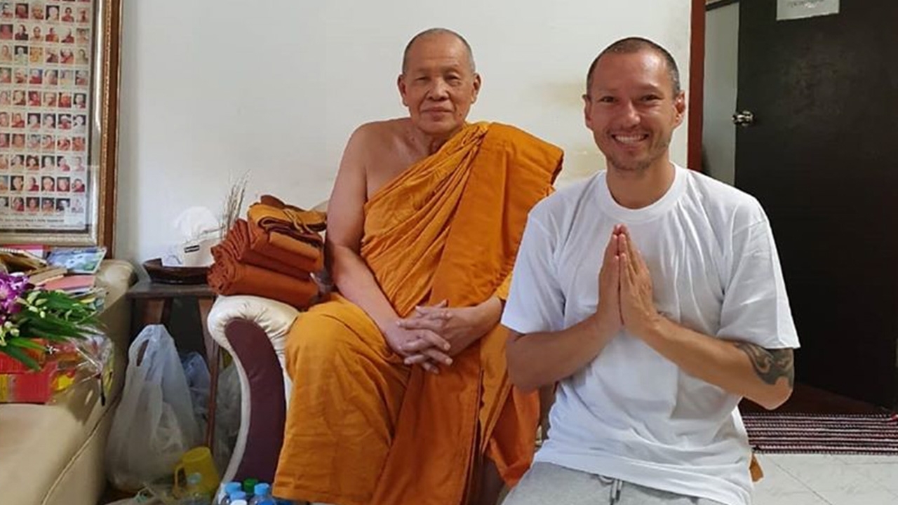 เจสัน ยัง สึกแล้ว หลังบวชนาน 7 เดือน ดีใจได้เจอญาติที่ตามหามากว่า 30 ปี