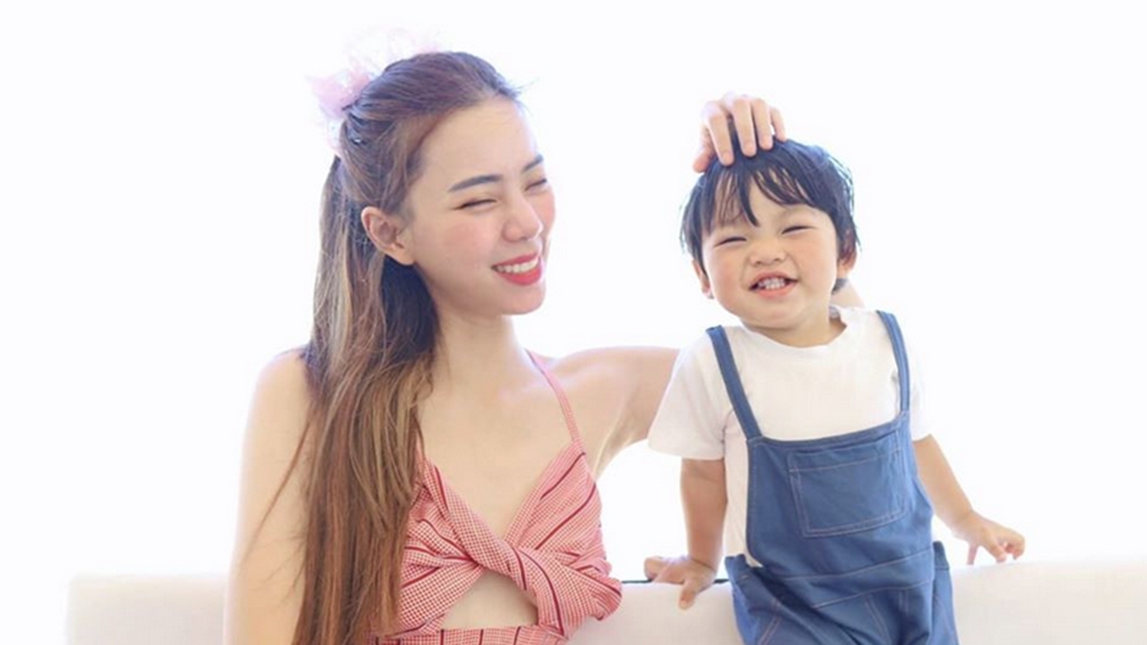 "นิวเคลียร์" พาลูกชายไปเที่ยวทะเล แต่หมดสนุก เพราะ "น้องไทก้า" ไข้ขึ้นสูง