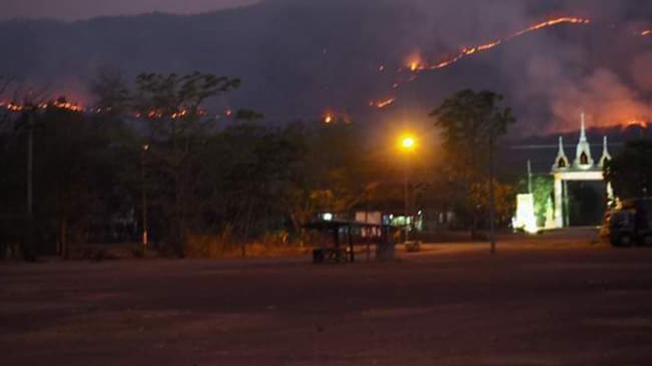 ไฟป่าแม่วงก์ ยังโหมไม่หยุด ลามวอด 500 ไร่ เขม่าควันเริ่มกระทบ ปชช.แล้ว