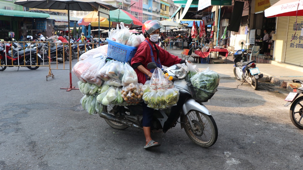 รถพุ่มพวงช่วยชาติ ไปทุกตรอกซอกซอย เน้นขายขาประจำเพื่อความปลอดภัย