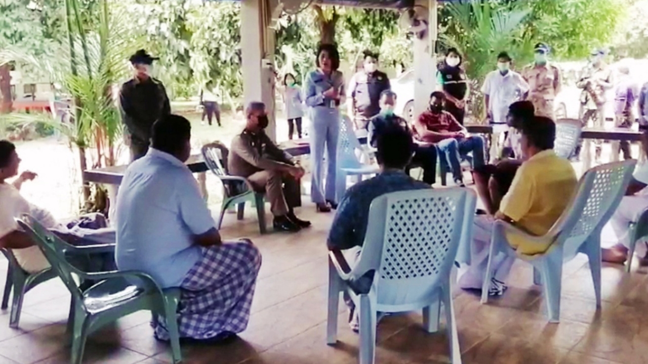 ชาวบ้านผวา ครอบครัวอินเดียจากสีลม ไปชุมนุมในสวนผลไม้จันทบุรี 