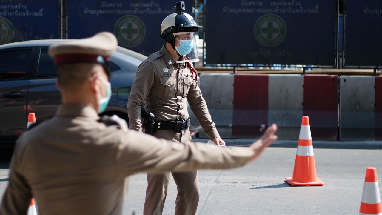 รองโฆษกตร.ยืนยัน ขับรถไม่ใส่แมสก์ “ไม่” โดนปรับ 200 หลังลือสนั่นโซเชียล