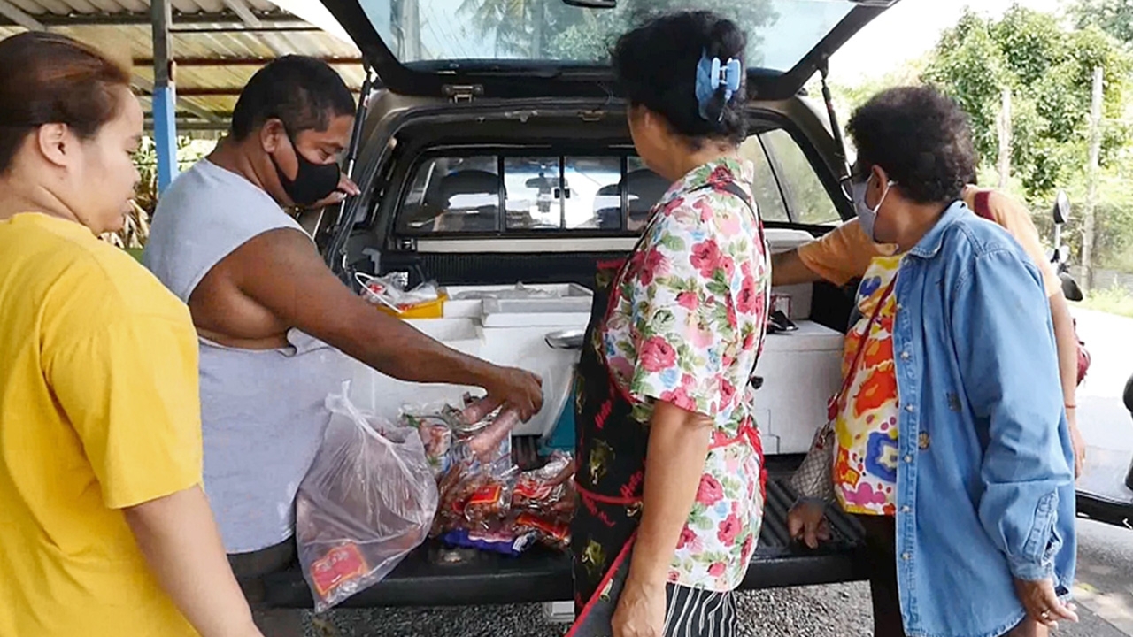 หนุ่มเมืองจันท์ทำรถพุ่มพวงขายกับข้าว สร้างโอกาสหารายได้ในวิกฤติโควิด-19