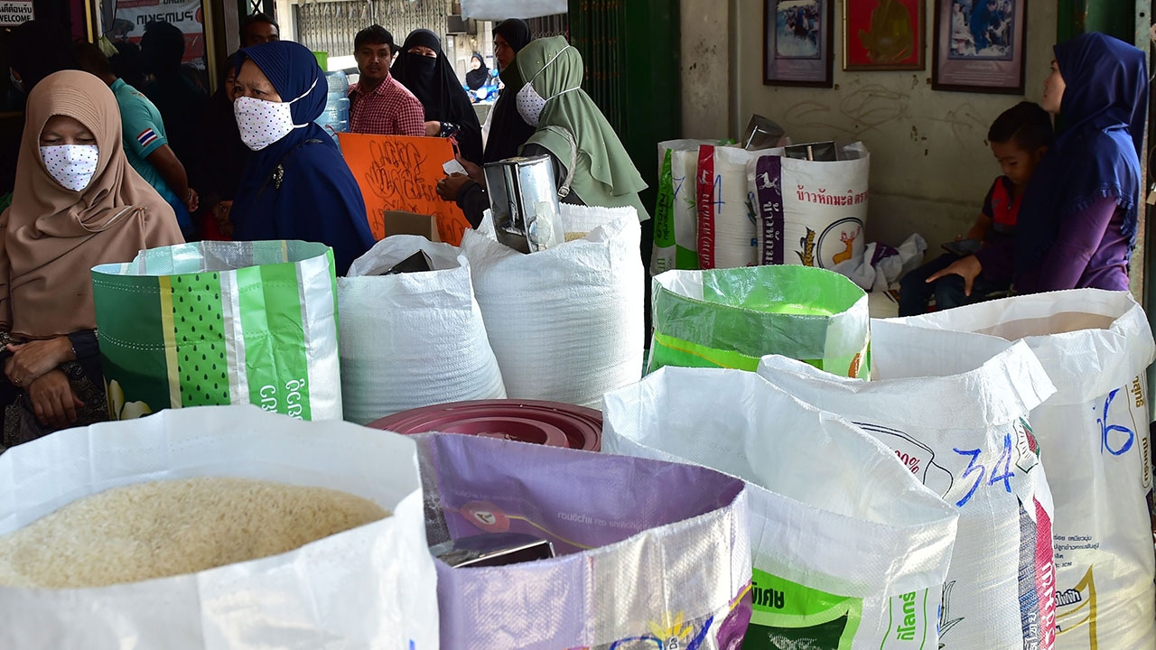 ยืนยันนอนยันข้าวไม่ขาดแคลน