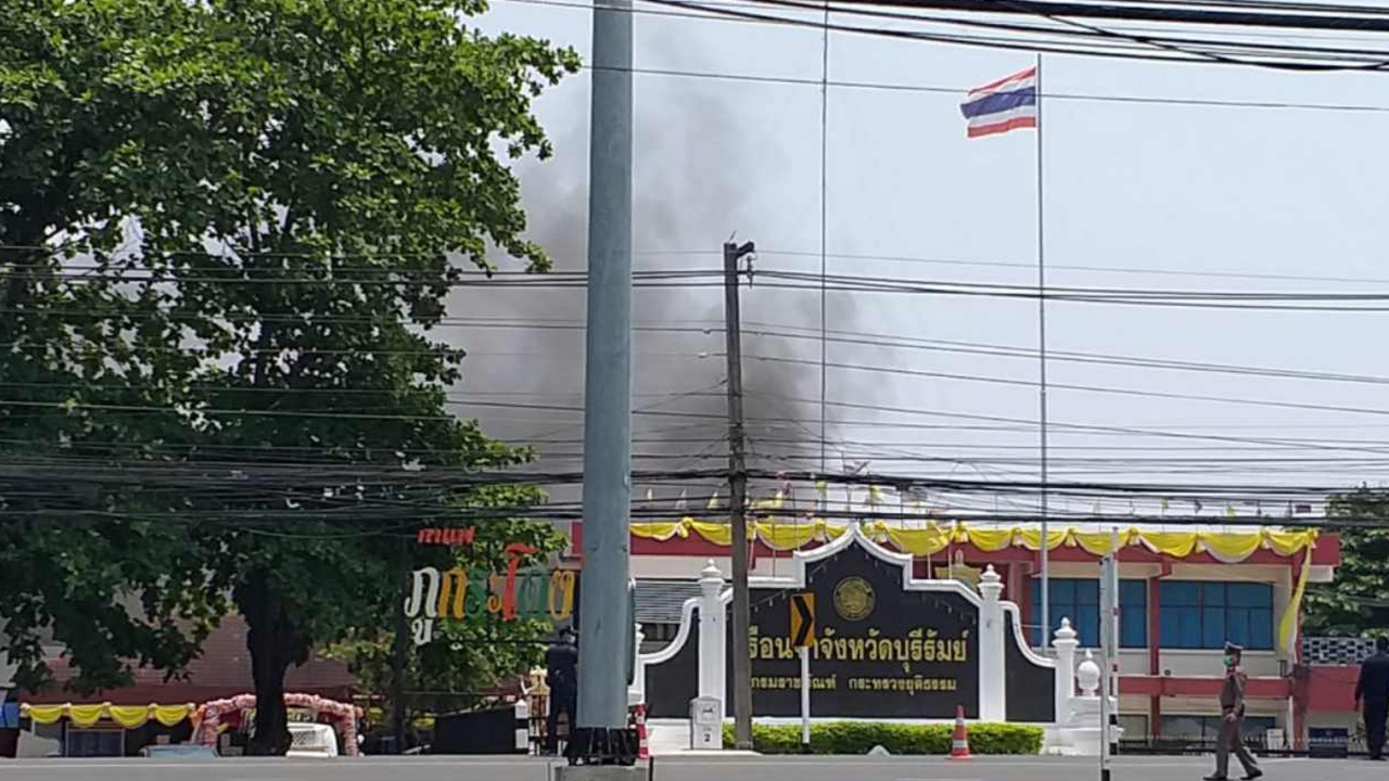 ยังคุมไม่ได้ จลาจลเผาเรือนจำบุรีรัมย์ เผยนักโทษแหกคุก ขโมยจยย.หนี 