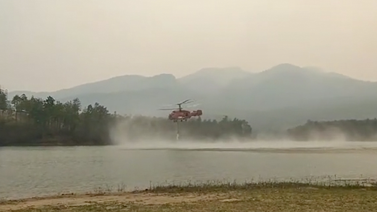 ไฟป่าดอยสุเทพใกล้ดับแล้ว เหลือแค่ตามยอดดอยสูง ส่ง ฮ.ไปบินโปรยน้ำช่วย