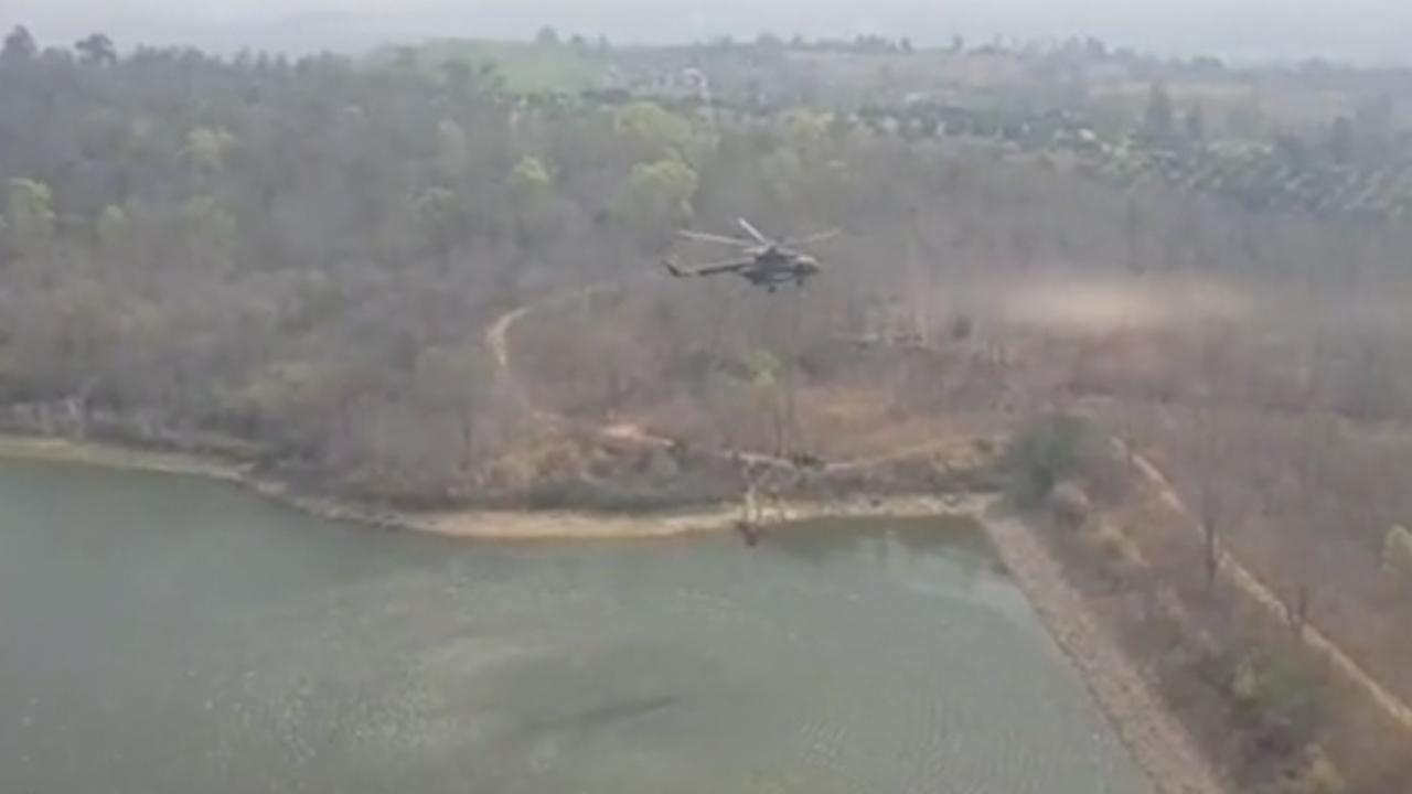 ทบ.ส่งเฮลิคอปเตอร์ช่วยดับไฟป่าเชียงใหม่วันที่ 2 เน้นจุดพื้นที่ชันเขาสูง