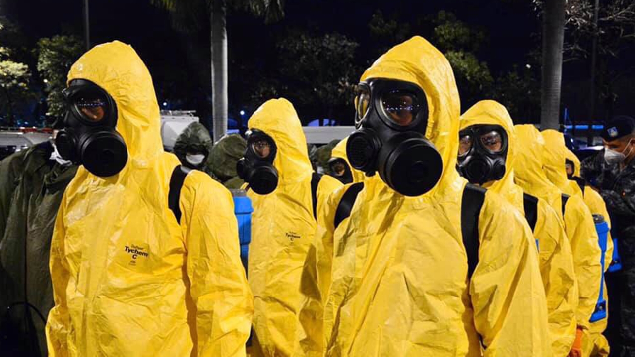 ชุดมาเต็ม "ทหารอากาศ" ลุยล้างพื้นที่รังสิต ฉีดพ่นน้ำยาฆ่าเชื้อโรค