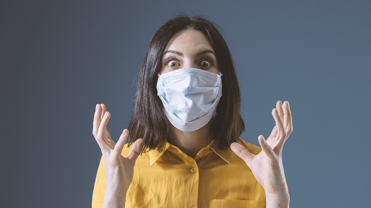 แพทย์ชี้ คนแพนิก รอดโควิด-19 จริงหรือ ห้ามพูด คนหนุ่มสาวจะไม่ติด