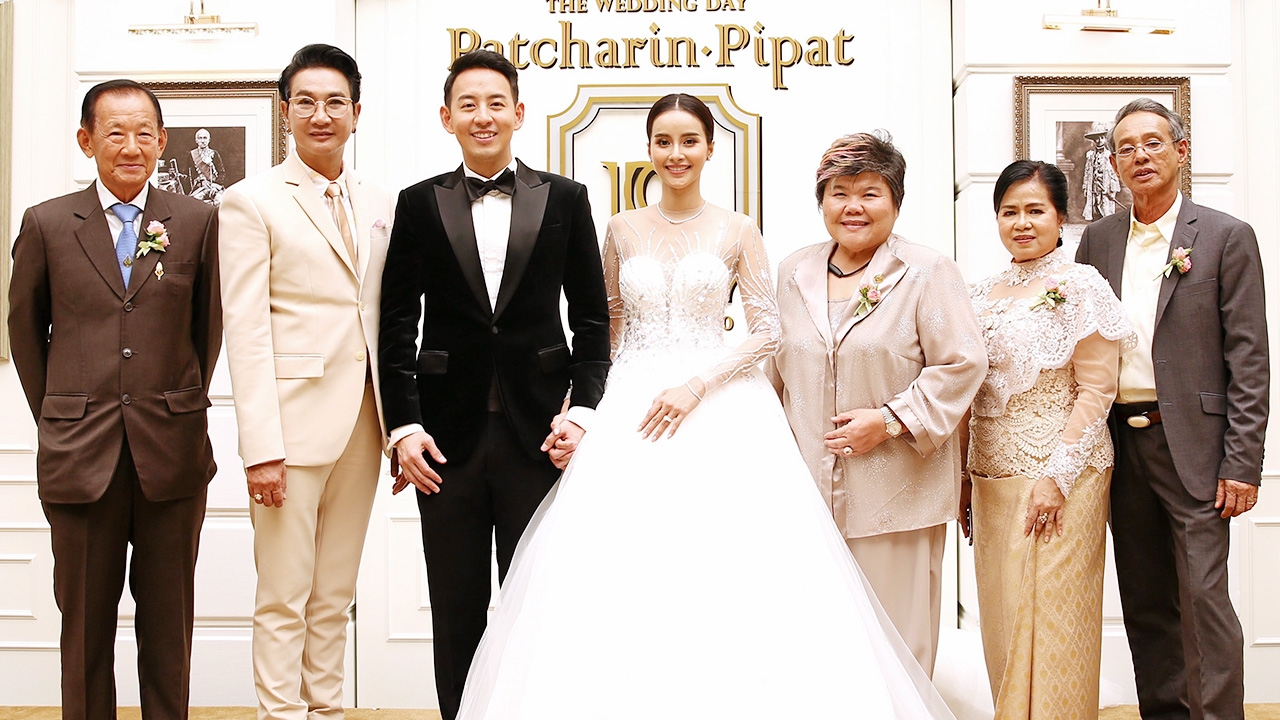 ซุบซิบกับหมวยแซบ : จุ๋ย-พุฒ มอบหน้ากากอนามัยให้โรงพยาบาลรามาธิบดี จำนวน 70 กล่อง