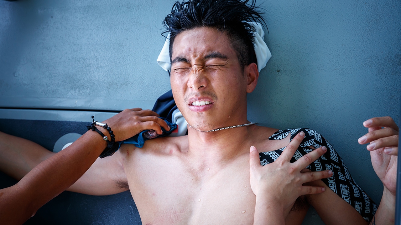 โตโน่ ว่ายน้ำข้ามเกาะ บาดเจ็บไหล่-หลัง ต้นเหตุเพราะชุดว่ายน้ำฉีกขาด
