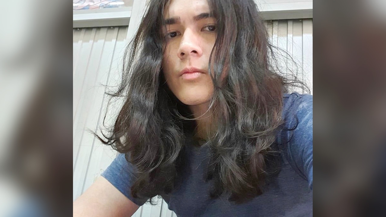 แน็ก ชาลี ทำขนลุกอีกแล้ว เล่นกับตัวต่อยักษ์แต่พลาดโดนต่อย