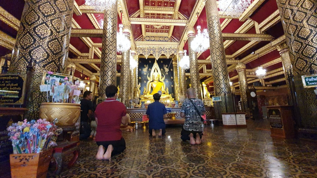 ปิดวิหารพระพุทธชินราช งดกราบไหว้ไม่มีกำหนด สู้วิกฤติโควิด-19