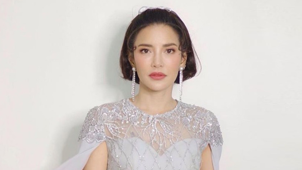 อ้อม พิยดา ยังต้องทำงาน ใช้เครื่องฆ่าเชื้อโควิด-19 ก่อนเข้าออฟฟิศ