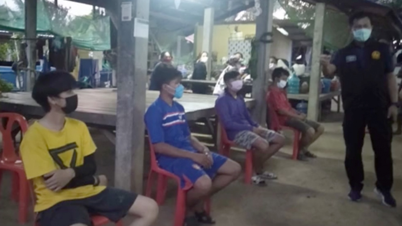 หายซ่า รวบ 5 โจ๋ร้อยเอ็ด ไลฟ์ดื่มเหล้า-เล่นสงกรานต์ เย้ย พ.ร.ก.ฉุกเฉิน 