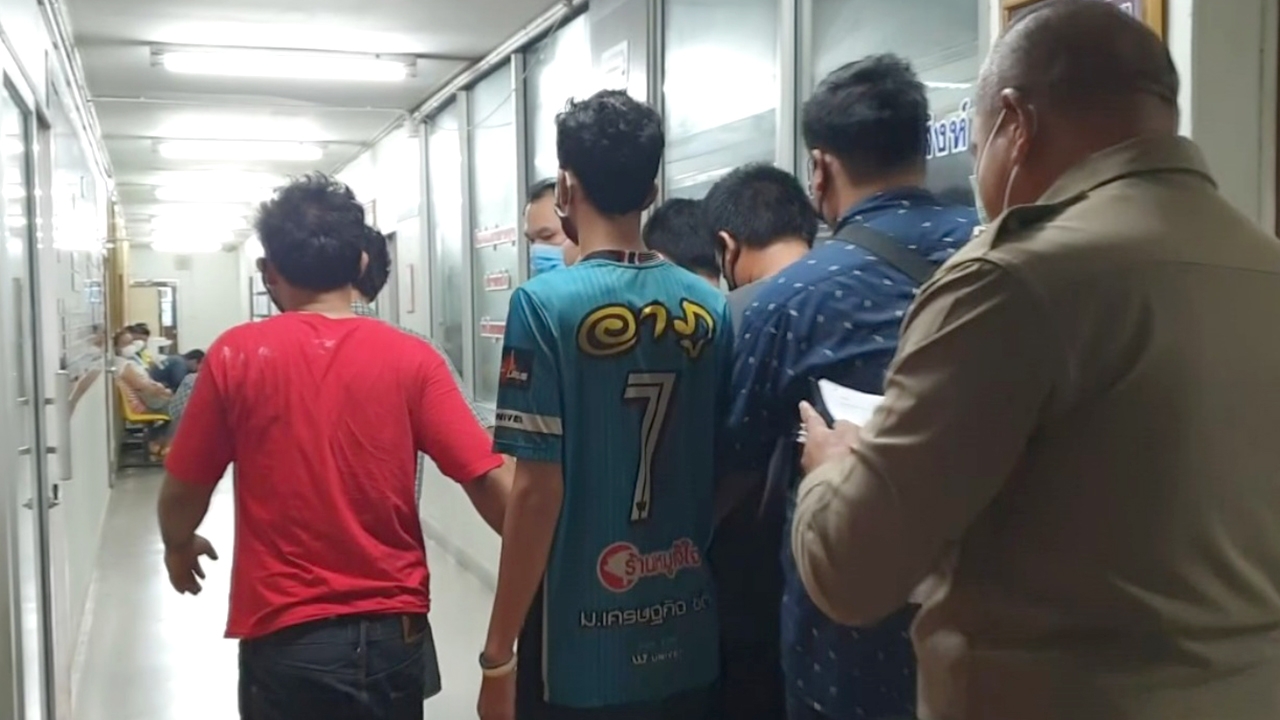 ส่งฟ้องแล้ว 22 หนุ่มสาวแหกกฎ มั่วสุมในร้านเหล้าที่สมุทรสาคร