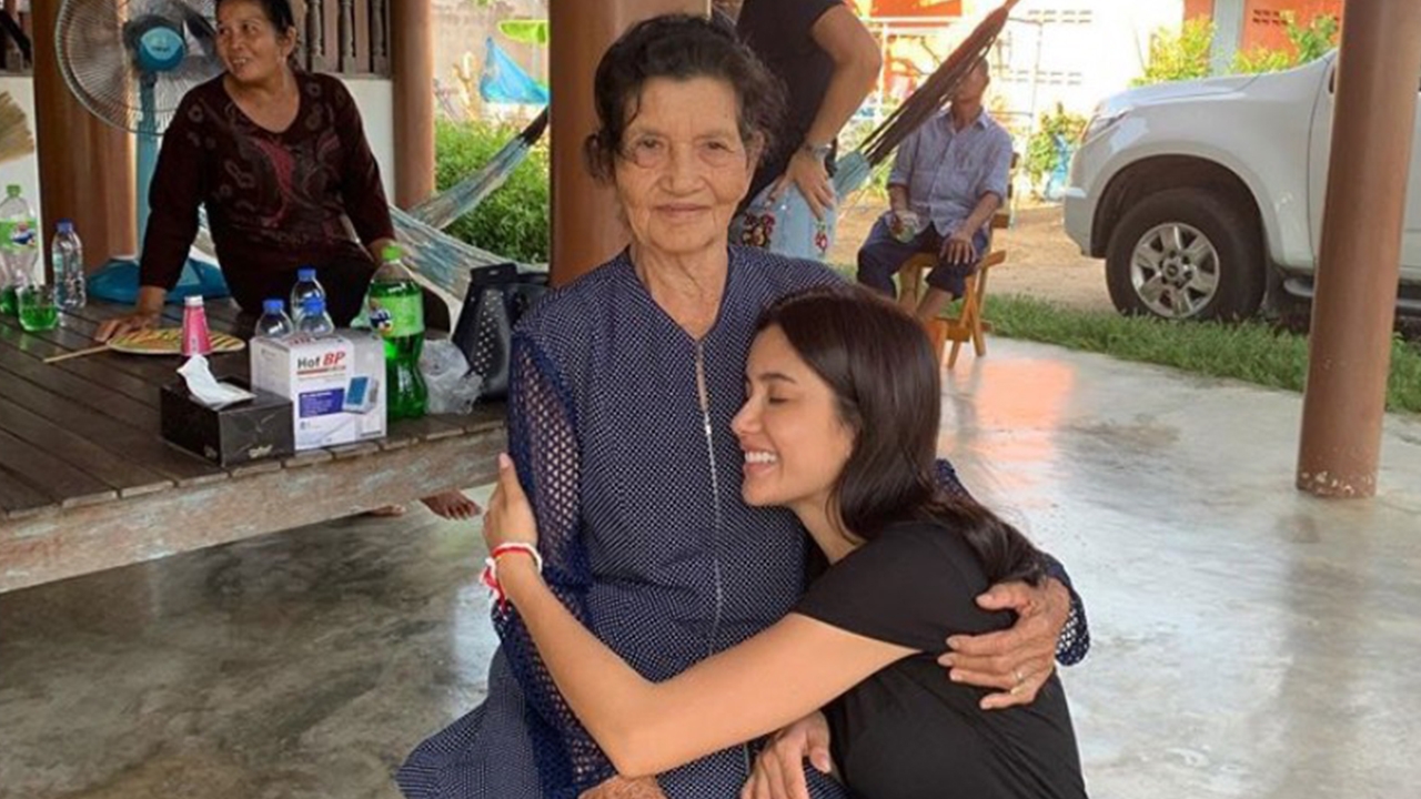 ปู ไปรยา โพสต์ภาพในวันสงกรานต์ สุดคิดถึงยายที่อ่างทอง 