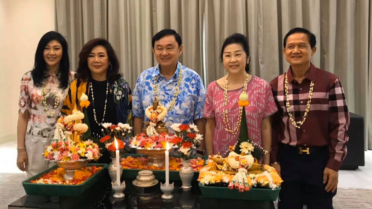 “ยิ่งลักษณ์” ขุดภาพถ่ายครอบครัวอวยพรสงกรานต์ ขอรัฐเยียวยาประชาชนทั่วถึง