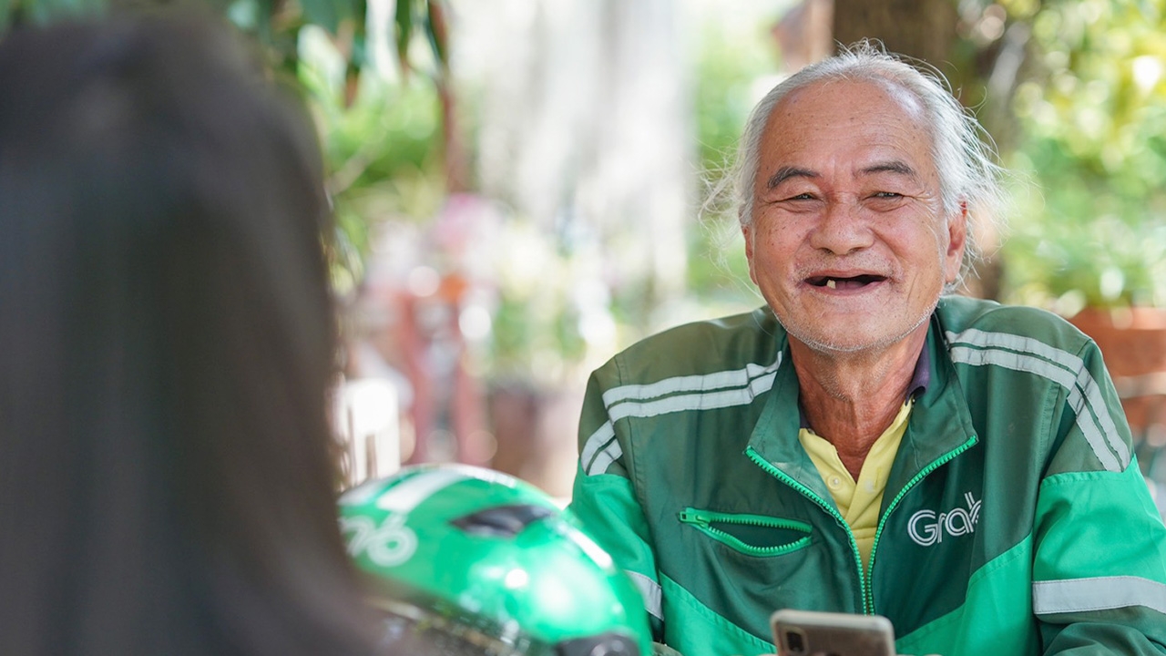 ลุงพันธ์ แก่ยังเฟี้ยว เกษียณแต่ไม่เคยเหงา รอยยิ้มจากผู้คน คือ กำลังใจ