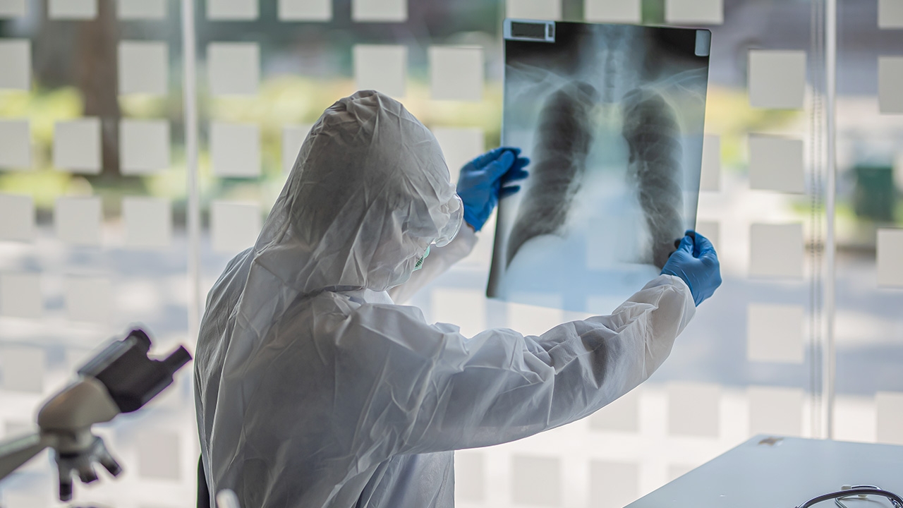 หมอเล่านาทีประทับใจถอดท่อช่วยหายใจ สาวป่วยโควิด กลับไปหาครอบครัว