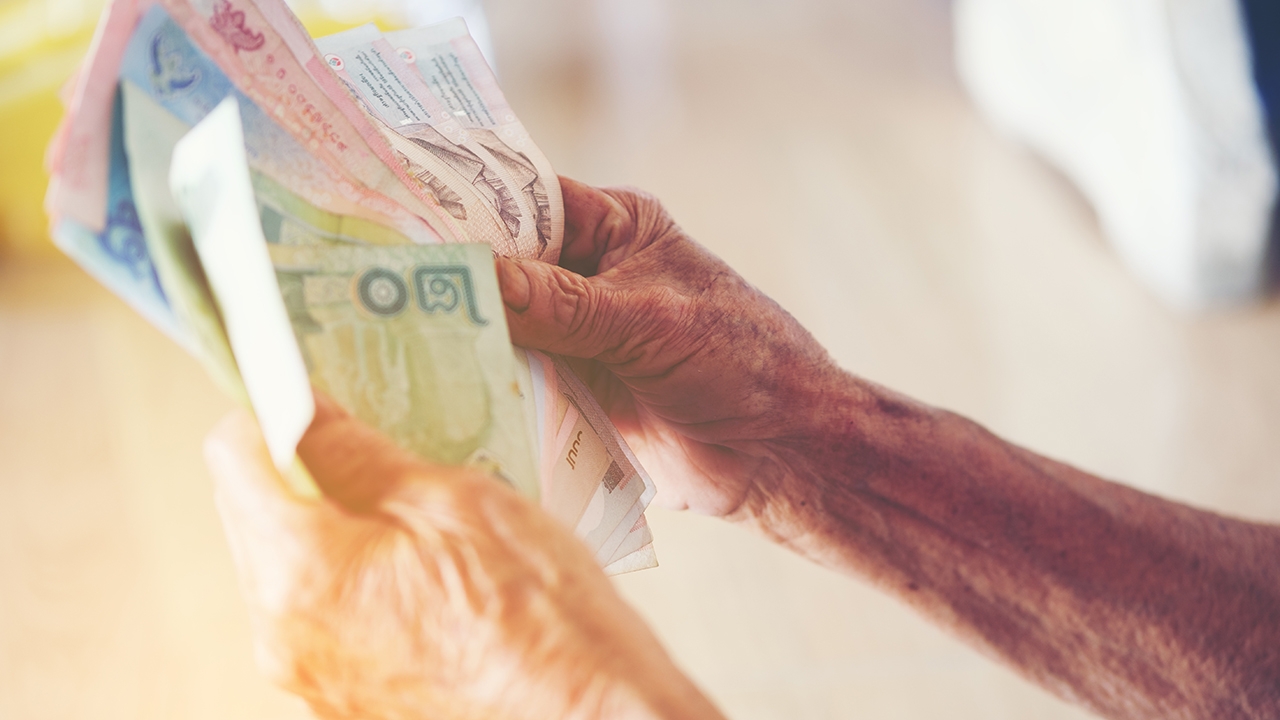 ประกันสังคม เตรียมโอนเงินเยียวยา ผู้ว่างงานจาก "โควิด-19" กว่า 4 แสนคน