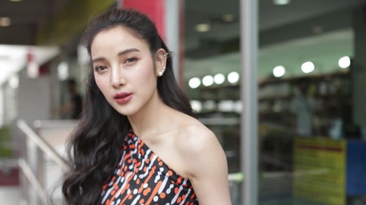 แพท สะอึกโดนถามทำไมไม่ได้สามีดีๆ รับกับ เบนซ์ เรซซิ่ง ตัดไม่ขาด (คลิป)