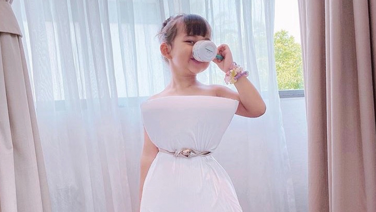 ได้แม่มาเต็มๆ น้องเจ้าขา ลูก กระแต อินเนอร์แรงโพสท่ายืนดื่มนมสุดเฟี้ยซ 