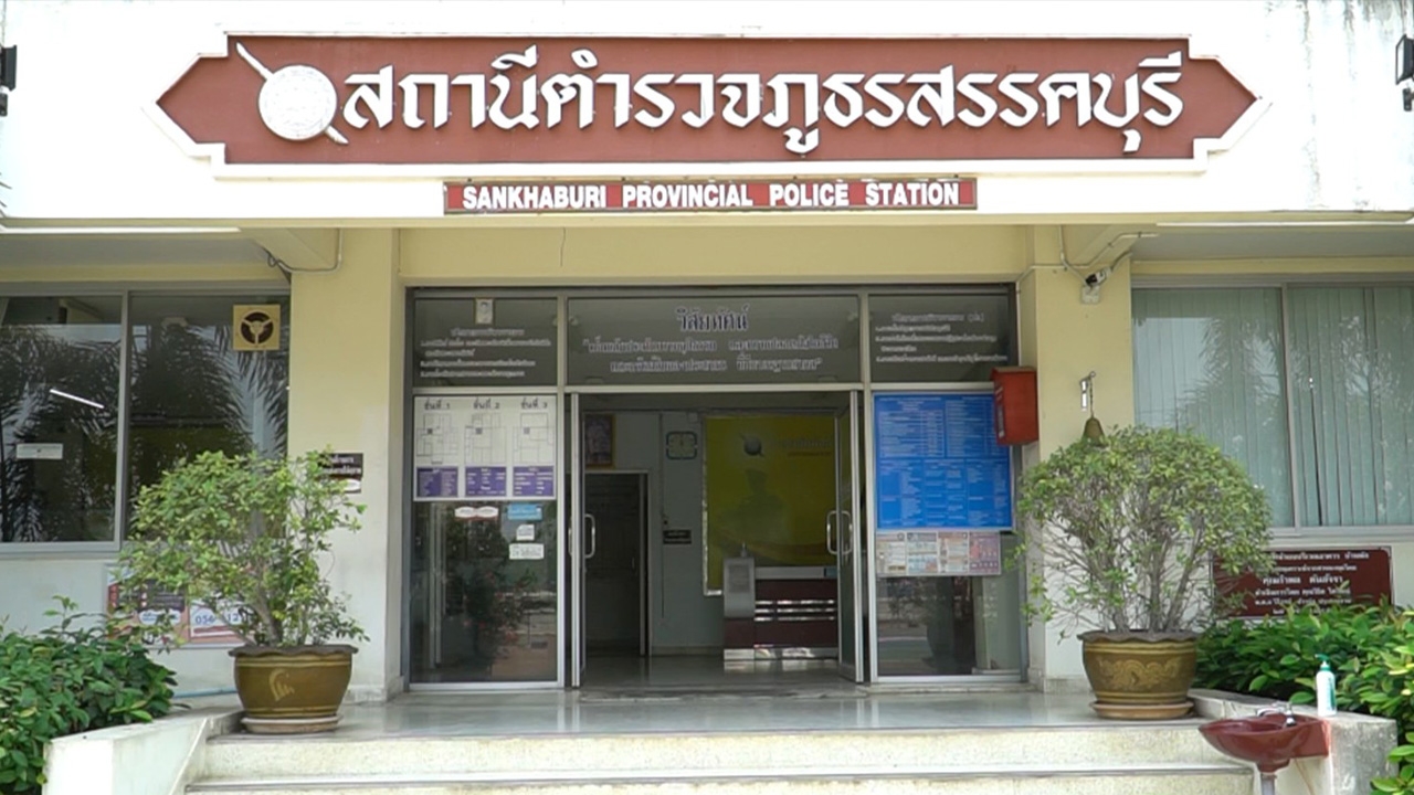 ส่งตัวลูกเทพฟันพ่อเจ็บสาหัส กลับมา สภ.สรรคบุรี หลังไข้ขึ้นสูงต้องส่ง รพ.