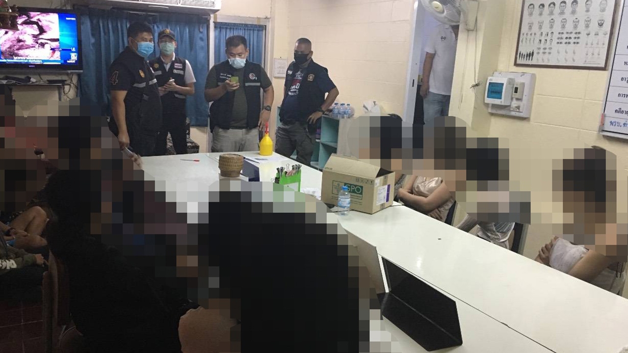 จนท.สระบุรี บุกรีสอร์ตจับวัยรุ่น 20 คน ฝ่าฝืนเคอร์ฟิวมั่วสุมจัดปาร์ตี้