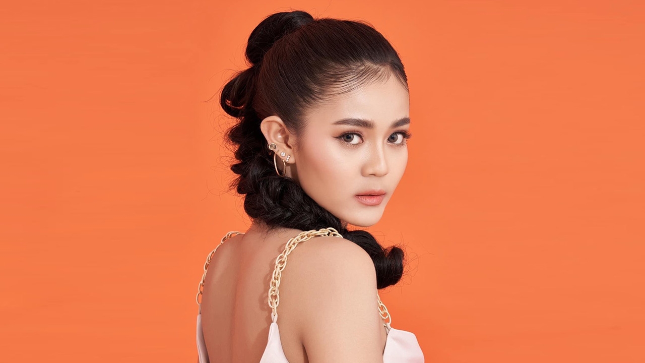 ลำไย ไหทองคำ แพ็กมาม่า ข้าวสาร ปลากระป๋อง เตรียมแจกรปภ.แถวหมู่บ้าน 