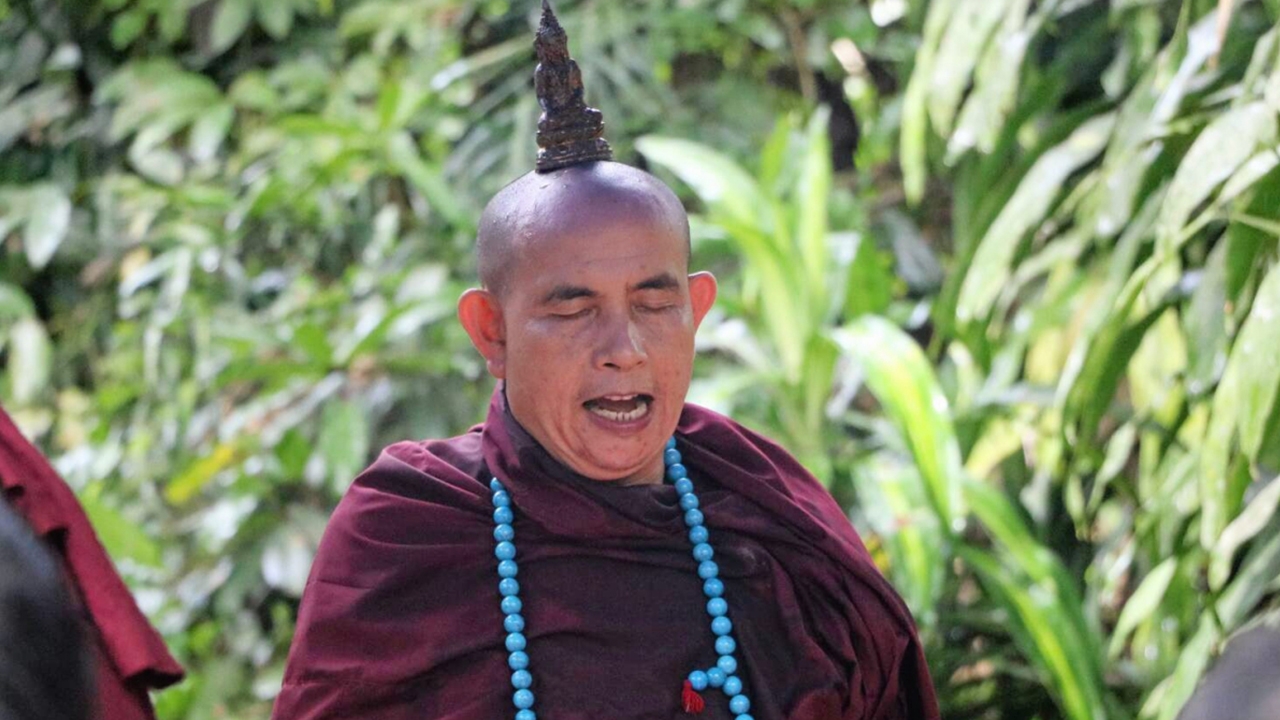 พระครูบาบุญชุ่ม เขียนจม.ถึงศิษย์ให้สวดมนต์ ภาวนา รักษาศีล พ้นโรคภัย