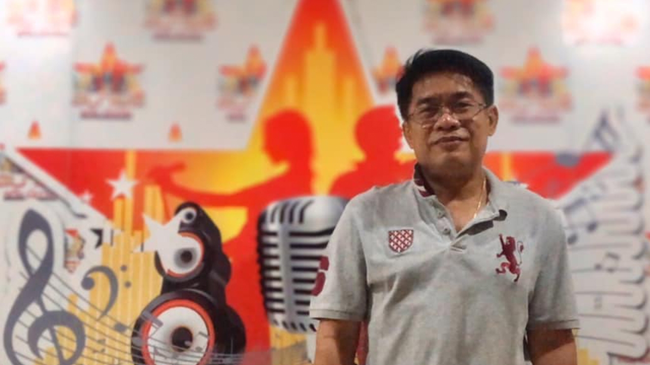 นักร้องลูกทุ่งแห่อาลัย เอ พีราวุธ ดีเจดัง เสียชีวิตกะทันหันในบ้านพัก 