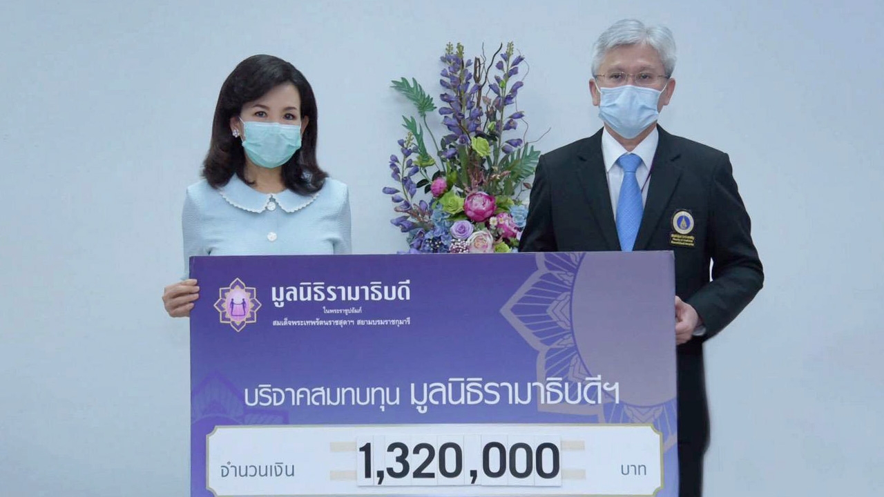 ไฮโซรสแซบ : “แอบมองเธออยู่นะจ๊ะ”