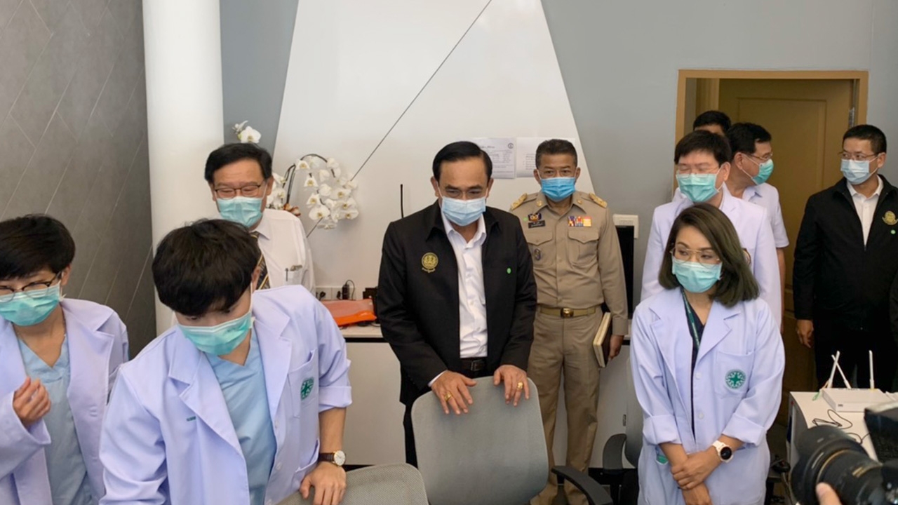 นายกฯ ตรวจเยี่ยม Hospitel แห่งแรก ให้กำลังใจทีมแพทย์-บุคลากรผู้เสียสละ