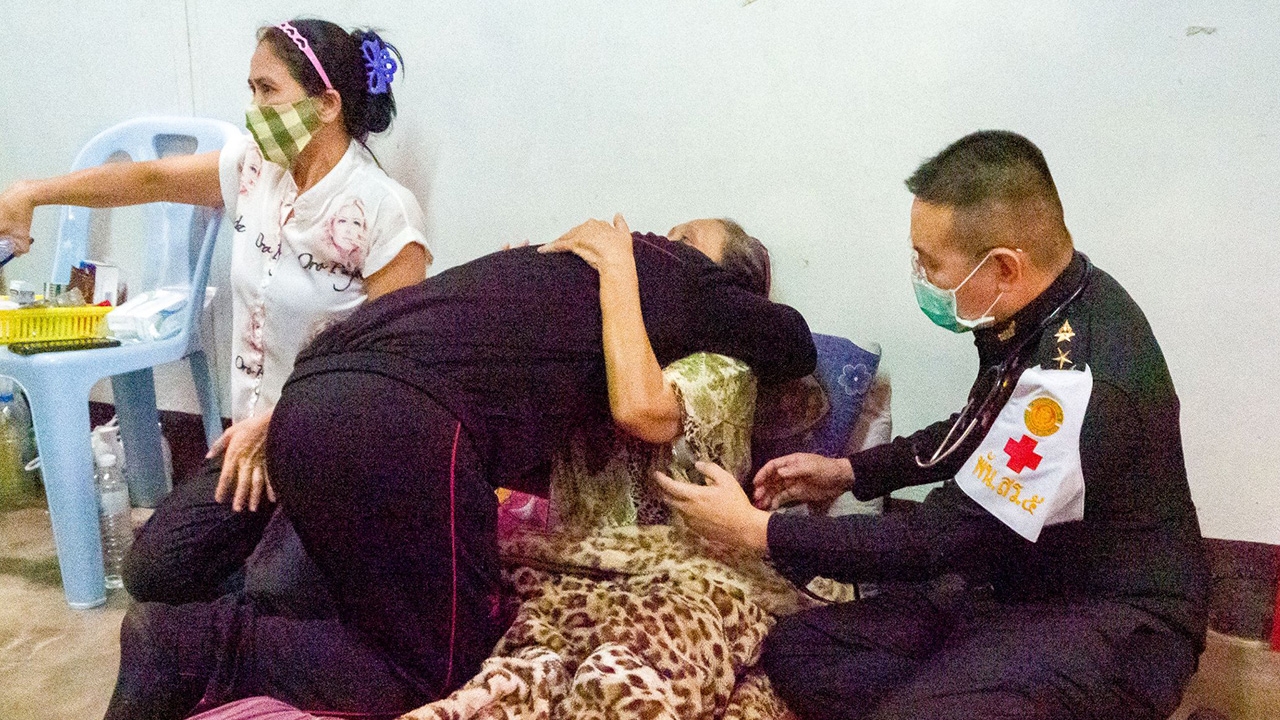 เบิกตัว "จ่าจำปา" จากคุกทหารพาไปเยี่ยมแม่ป่วย ลุ้นผลทบทวนคำสั่งลงโทษ