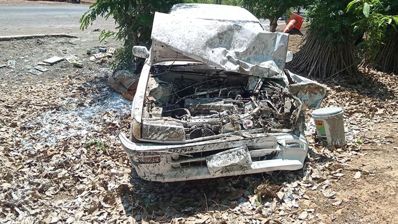 เจ้าอาวาสซิ่งรถเก๋ง ชนลุงตีเส้นจราจรดับคาถนน อ้างมองไม่เห็น