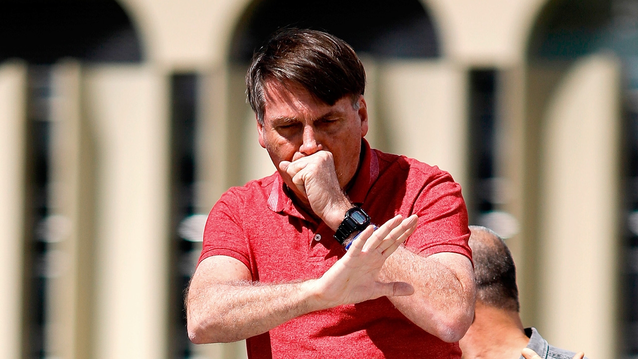 วิจารณ์ยับ ปธน.บราซิล ร่วมประท้วงต้านล็อกดาวน์ หน้ากากไม่ใส่แถมไอด้วย