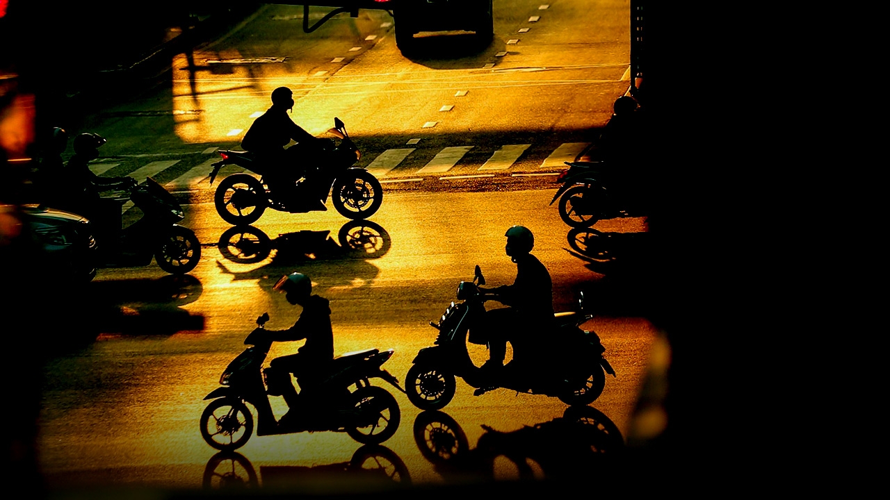 ฉายภาพที่ต้องเจอ ฝ่าโควิด-19 เปลี่ยนผ่าน "กึ่งล็อกดาวน์" สู่ "นิวนอร์มอล" รอวัคซีน