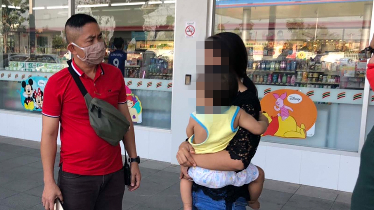 แม่ตกงานเพราะโควิด อุ้มลูกวัยขวบเศษ ลักเงิน 1 พัน ไปใช้จ่ายในครอบครัว