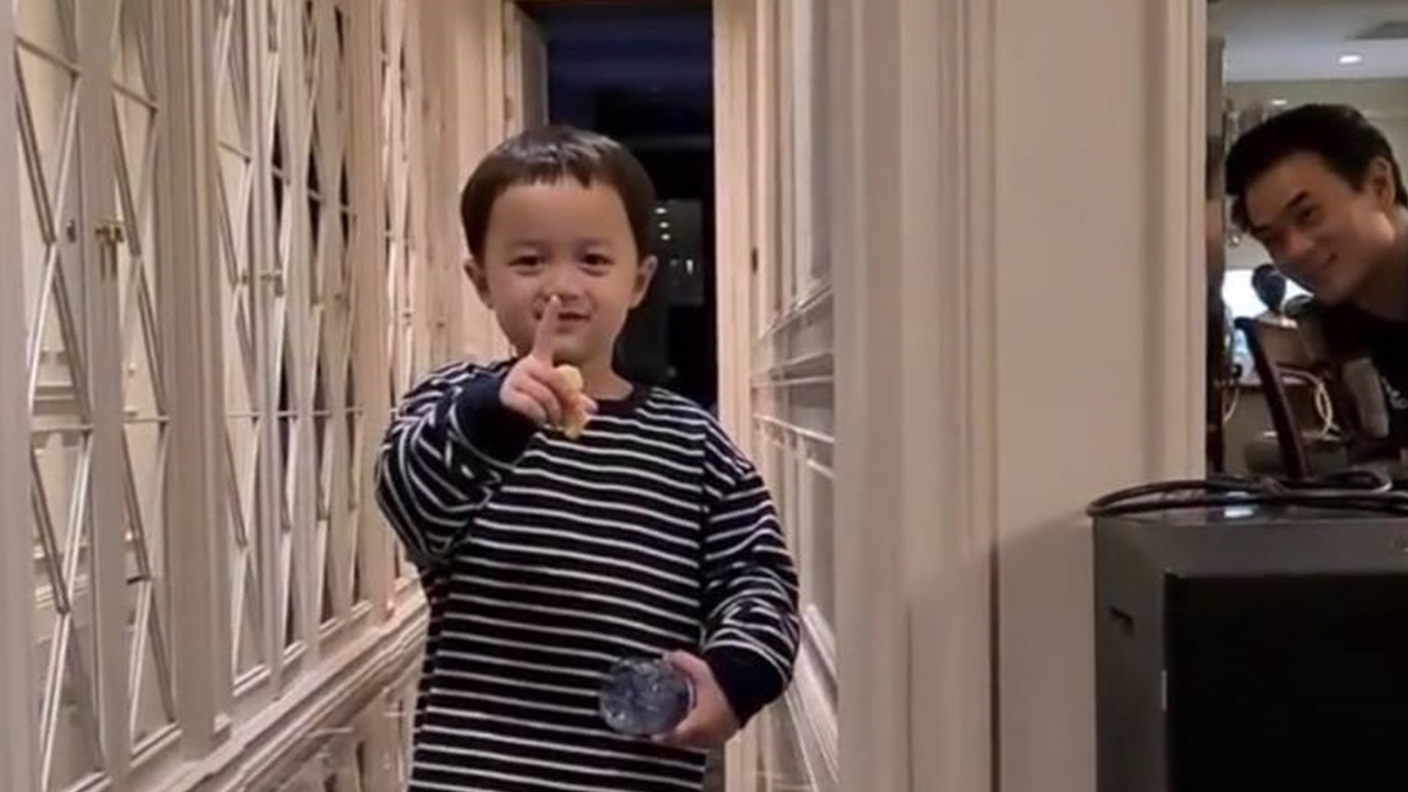 ชมความน่ารัก ป้าหวานเจี๊ยบ แกล้งหยอก น้องพายุ หลายรอบจนต้องขอตัว (คลิป)