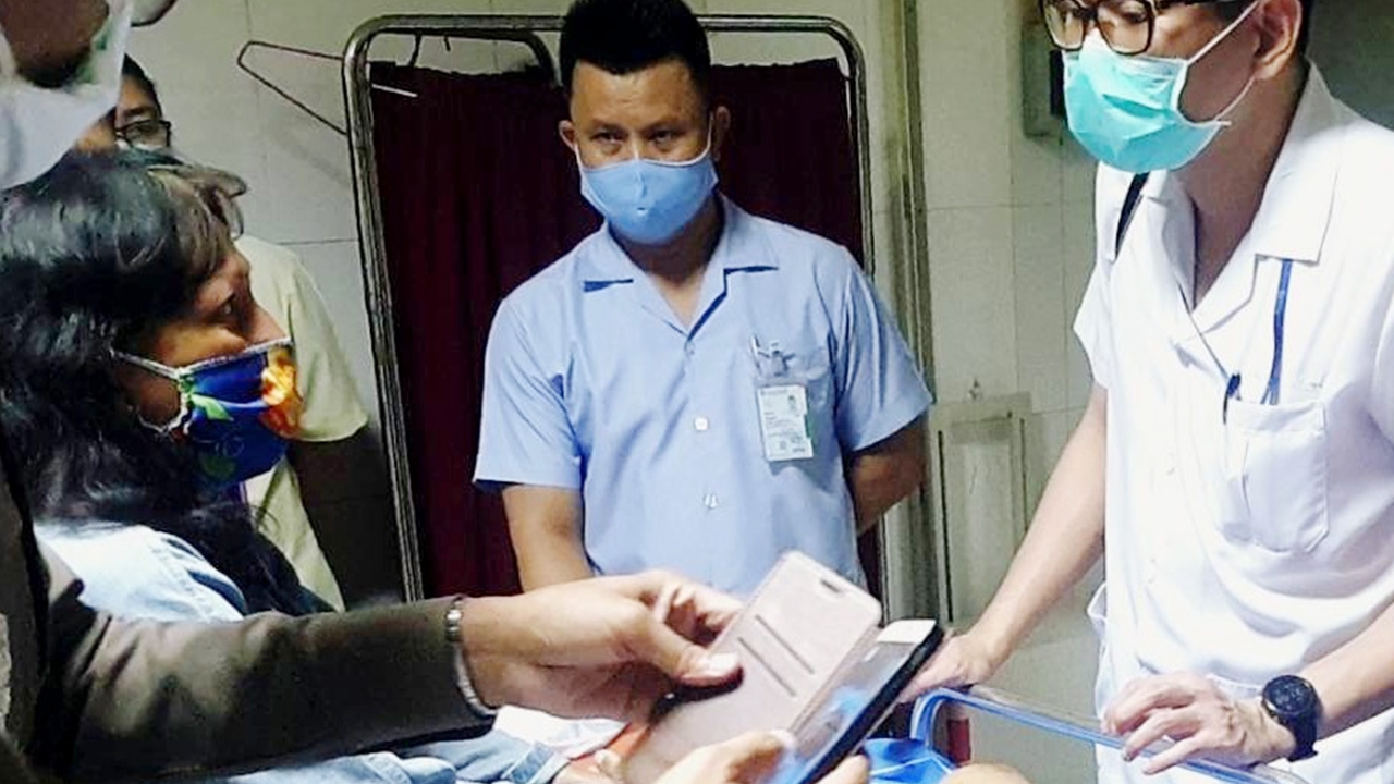 พ่อคลั่ง สากทุบหัวลูกน้อย 4 ขวบดับ รวบคาห้องพัก พบหลอนคล้ายเสพยา