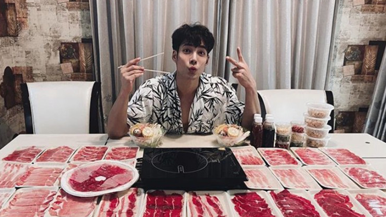 เด่นคุณ ไม่รอด ลงรูปอาหารเต็มโต๊ะโดนต่อว่าไม่แคร์คนไม่มีจะกิน 