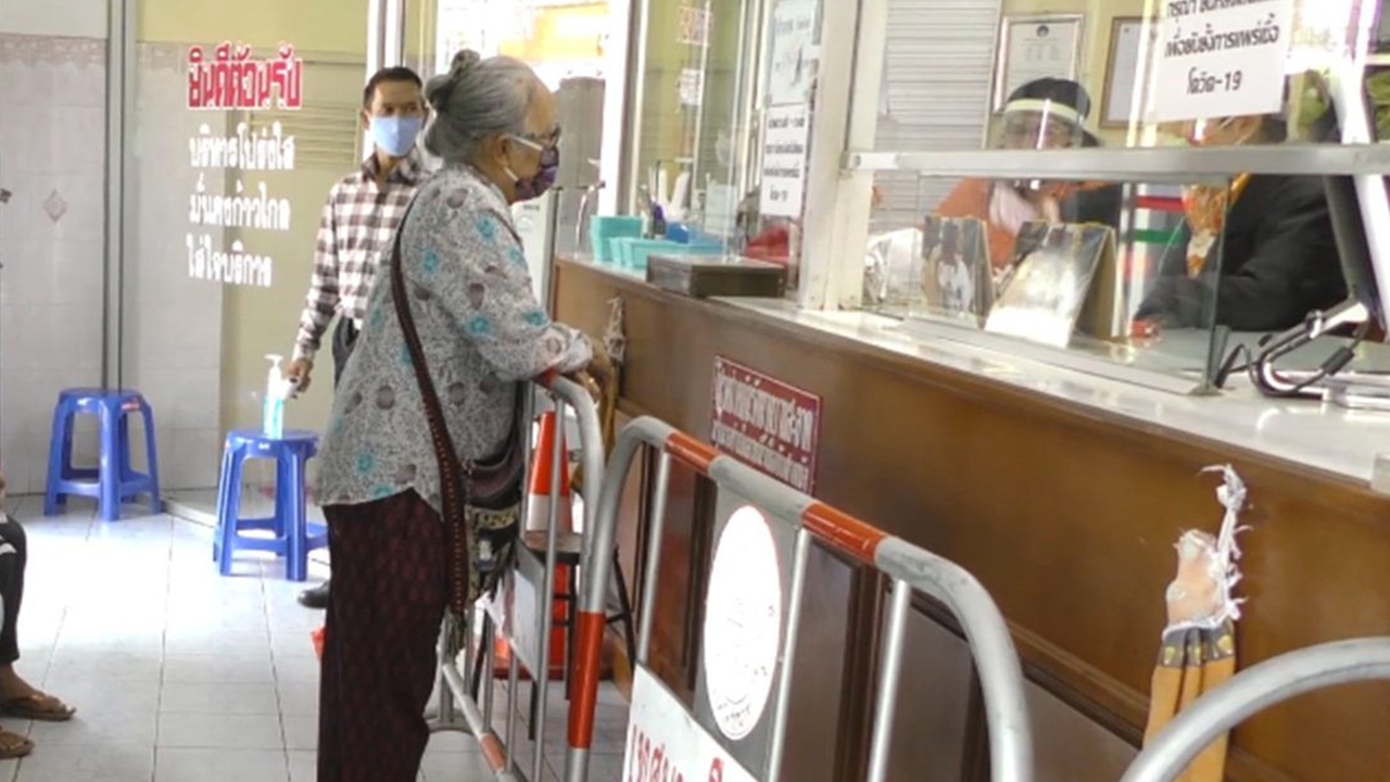 ก็ลำบากกันหมด ยายวัย 75 ขอจำนำสมบัติชิ้นสุดท้ายประทังชีวิตช่วงโควิด-19  