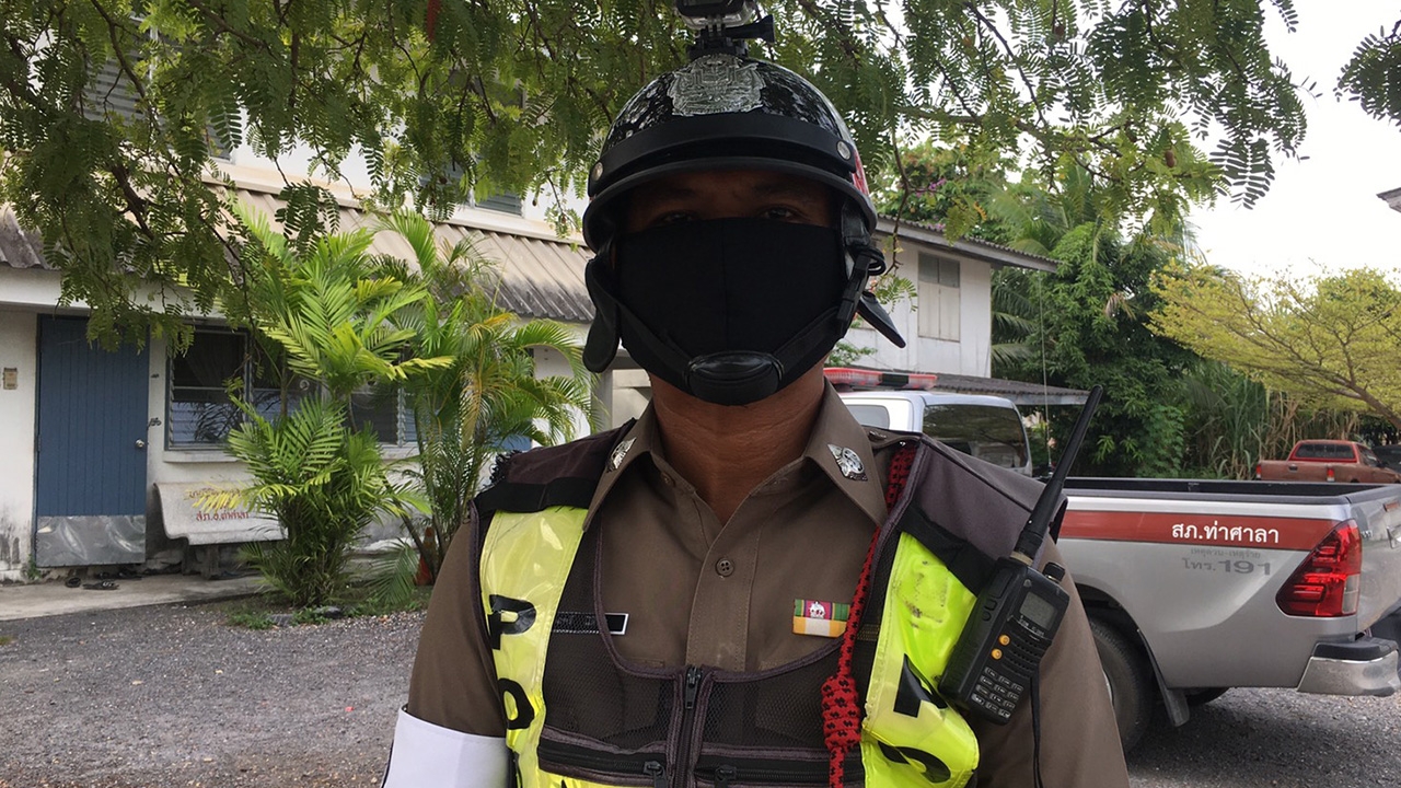 เชื่อพ่อคล้ายคุ้มครอง ดาบใจเด็ดเกาะกระโปรงรถรอด ตร.สั่งล่ามิตซูฯป้ายแดง