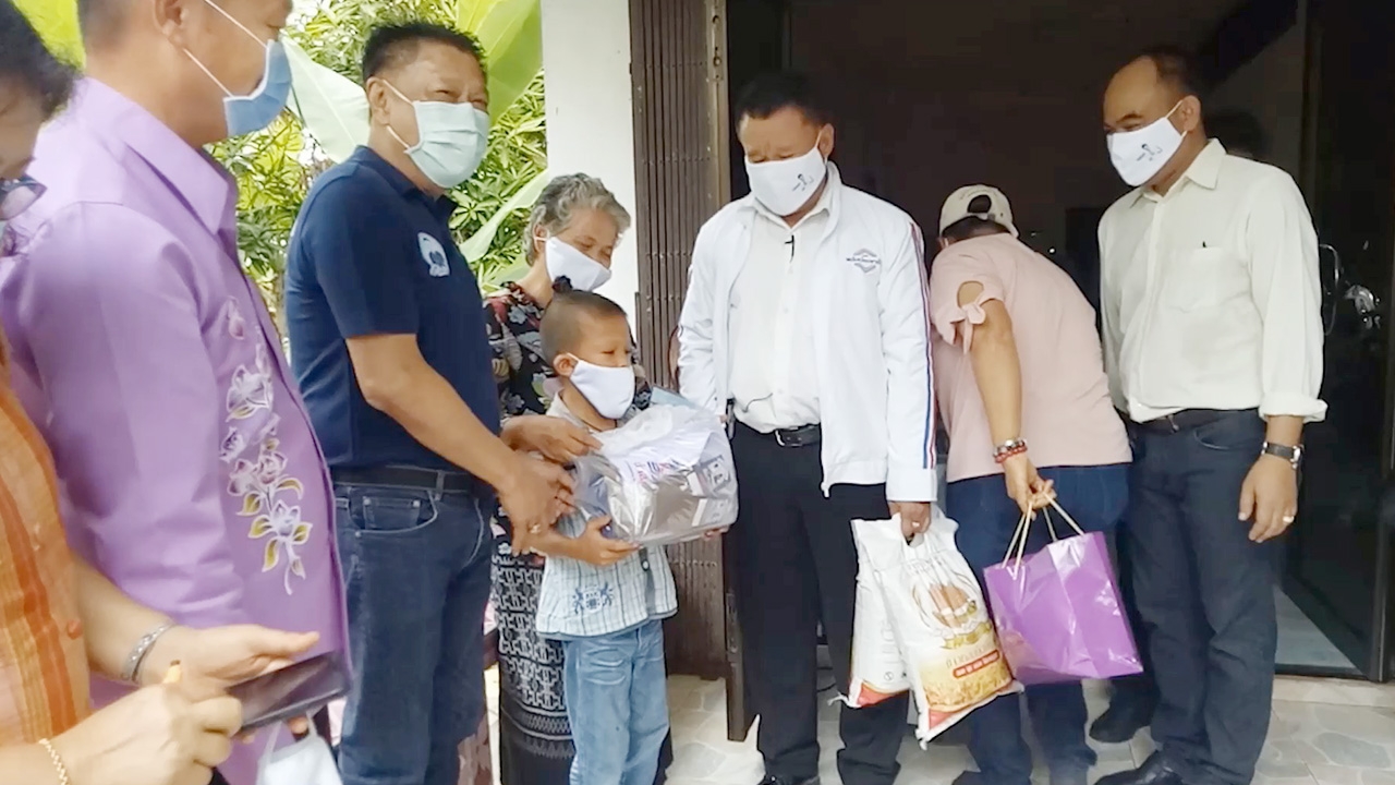 ลุงตู่ ห่วง "ต๋อง" เด็กกตัญญูขายผัก ประสาน ส.ส.สงขลาให้ความช่วยเหลือ