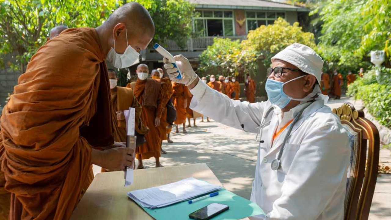กลับไทยชุดแรก พระสงฆ์-ผู้แสวงบุญ ถูกกักโควิด ตกค้างอยู่อินเดีย 342 คน 