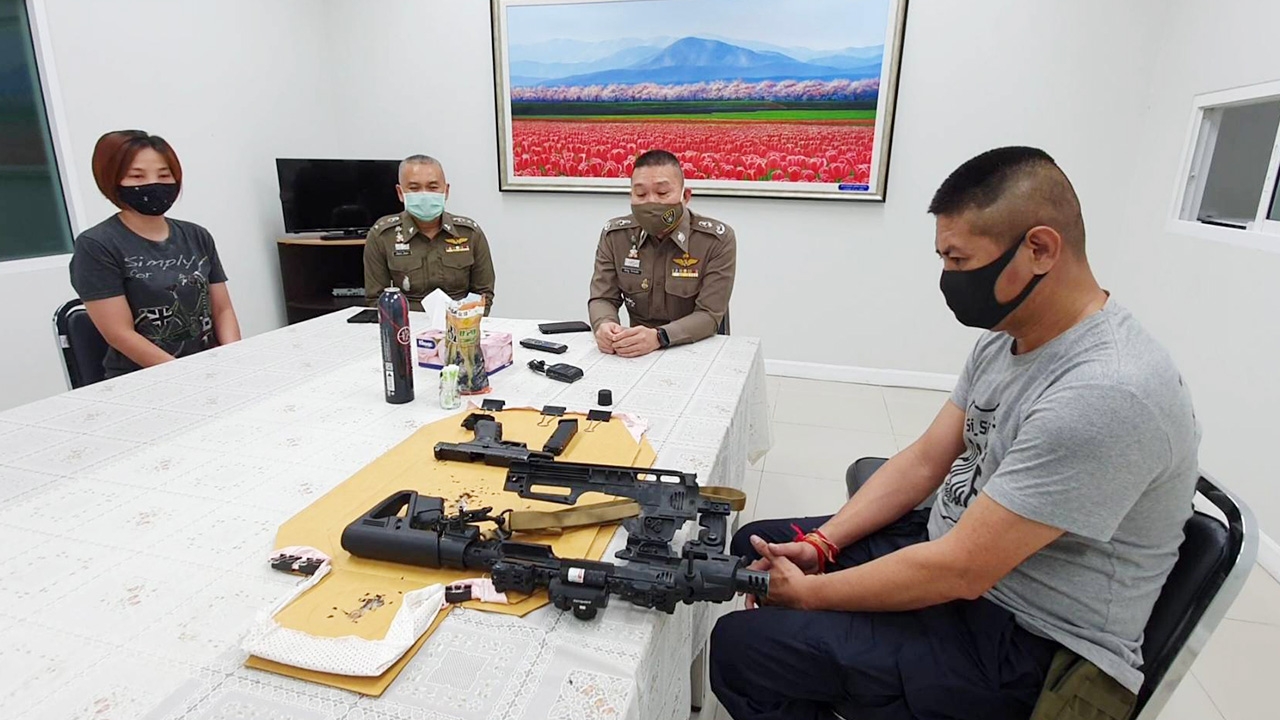 ด.ต.ขอโทษสังคม แจงคลิปฉาวฉะสี่ล้อแดง อ้างถูกเบียด-สะพายแค่ BB GUN 