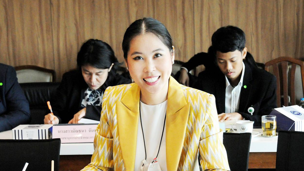 "ธณิกานต์" แนะ ใช้เวทีสภา หาทางออก ปม แต่งชุด"นักเรียน-ไปรเวต"