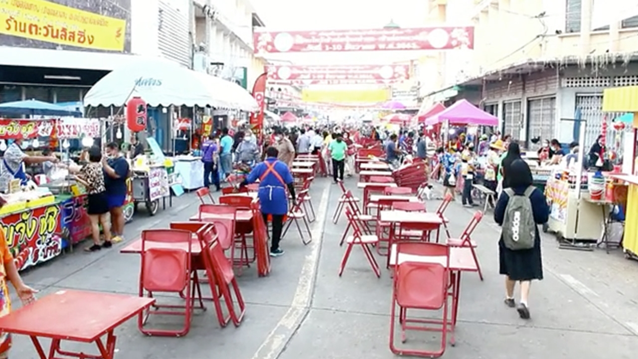 สั่งปิดโรงเรียนในพิจิตรหนีโควิด กระทบงานงิ้วฯ เงียบเหงาคนเที่ยวบางตา