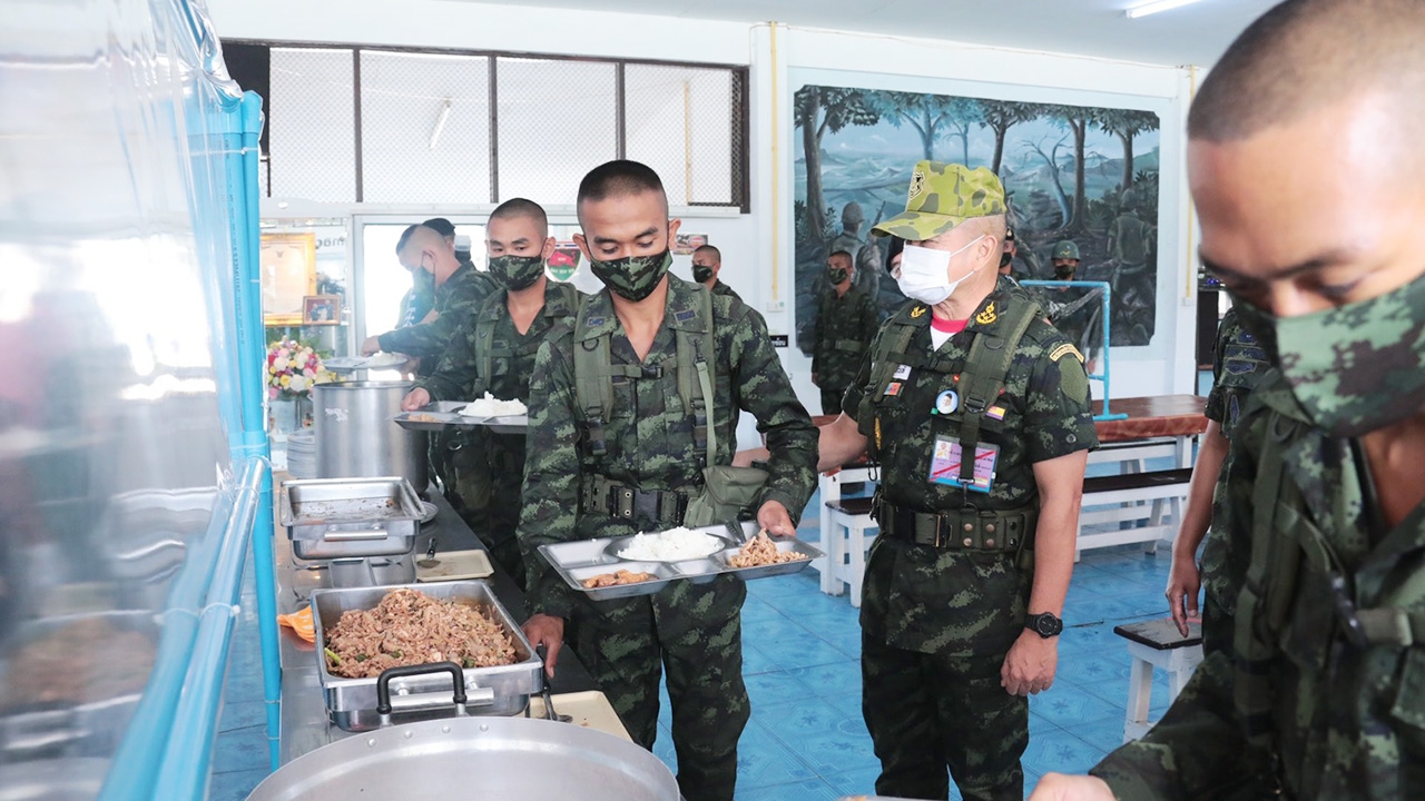 ผบ.ทบ.ตรวจเยี่ยมหน่วยรบ RDF เน้นย้ำดูแลสุขภาพ คุณภาพชีวิตกำลังพล